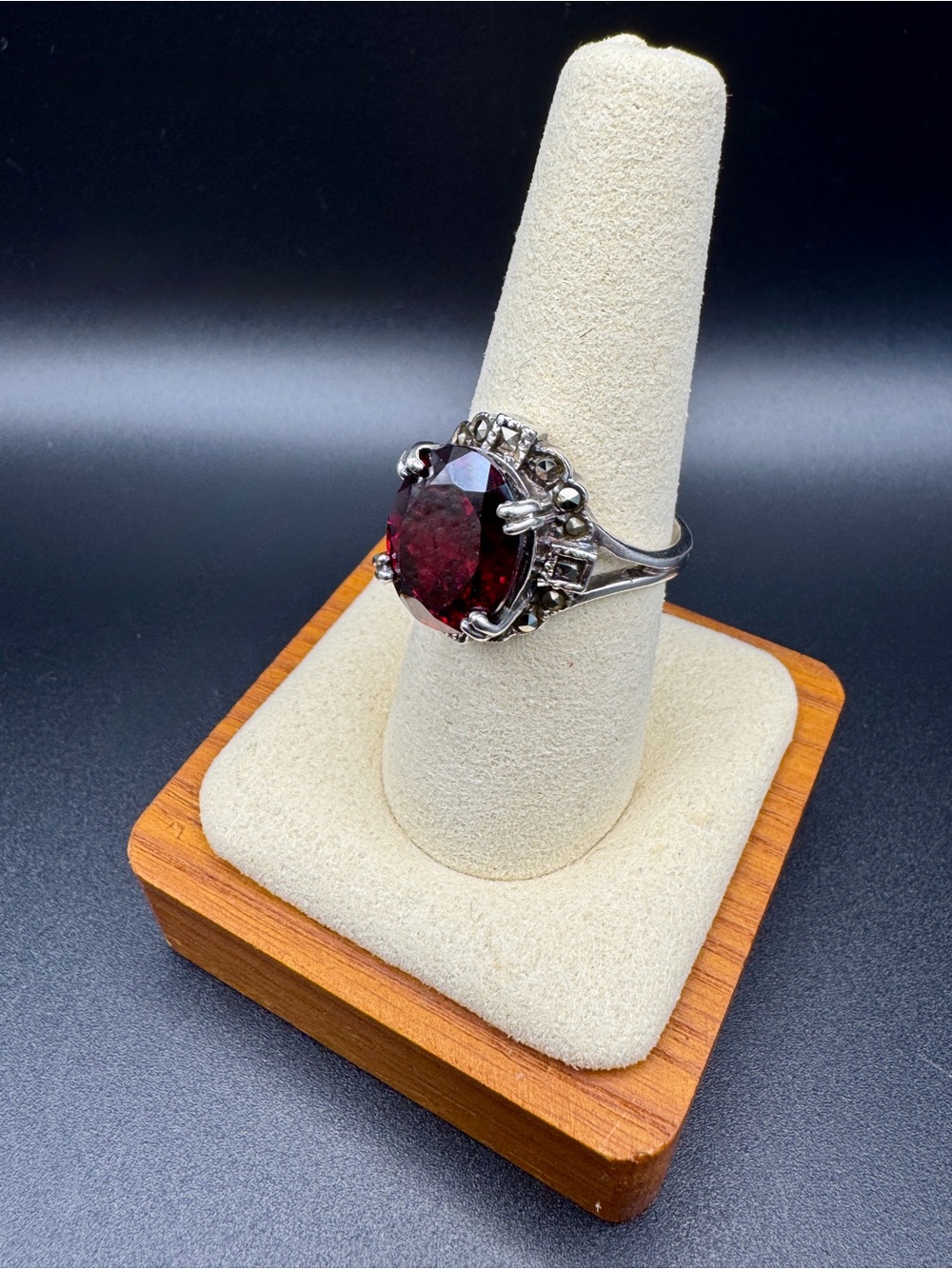 Vintage 925 Sterling Silver Garnet Glass Marcasite Statement Ring Size 8.25